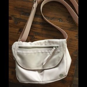 Lululemon NWOT festival bag baby pink